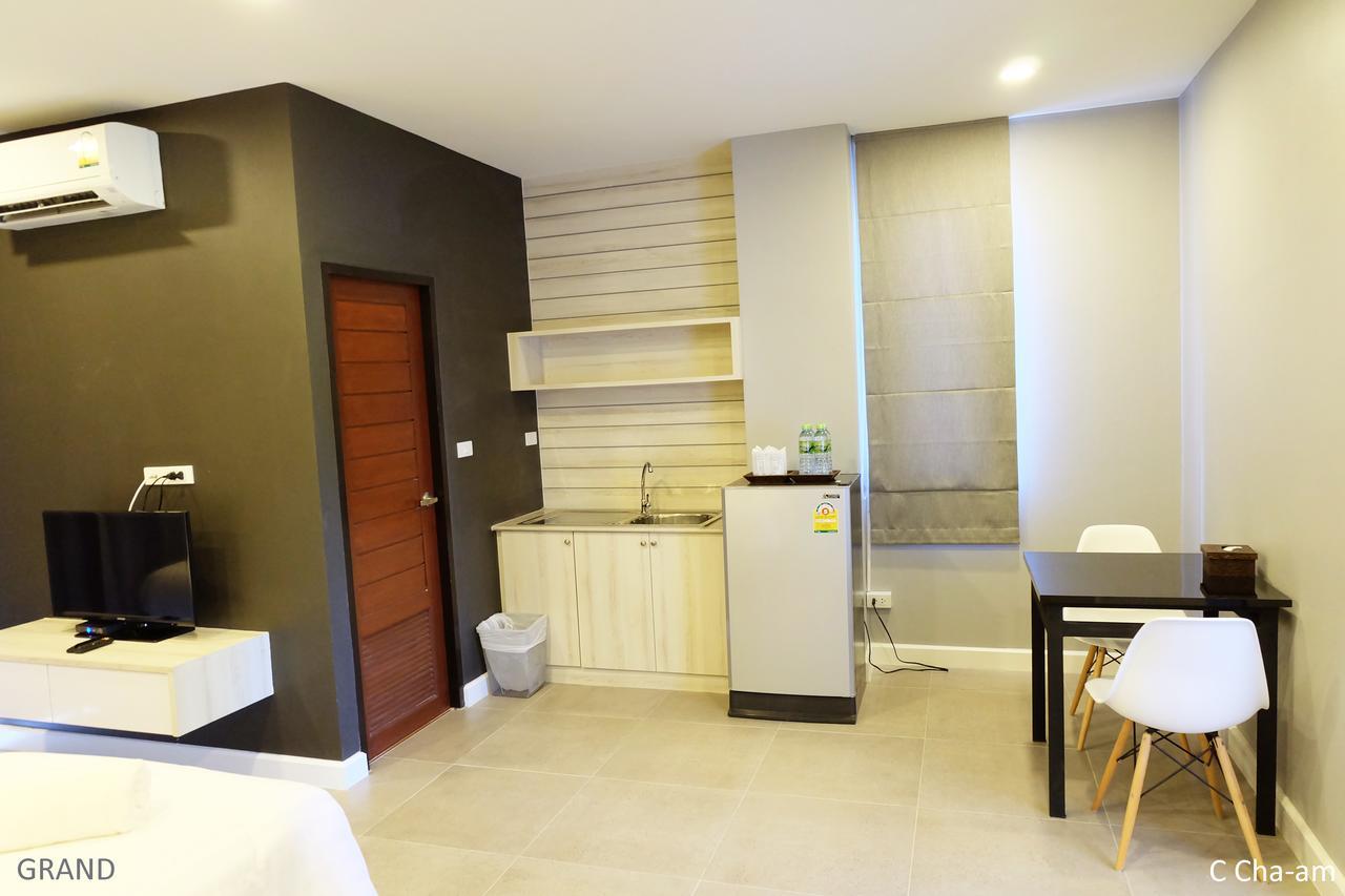 C Cha-Am Hotel Екстериор снимка