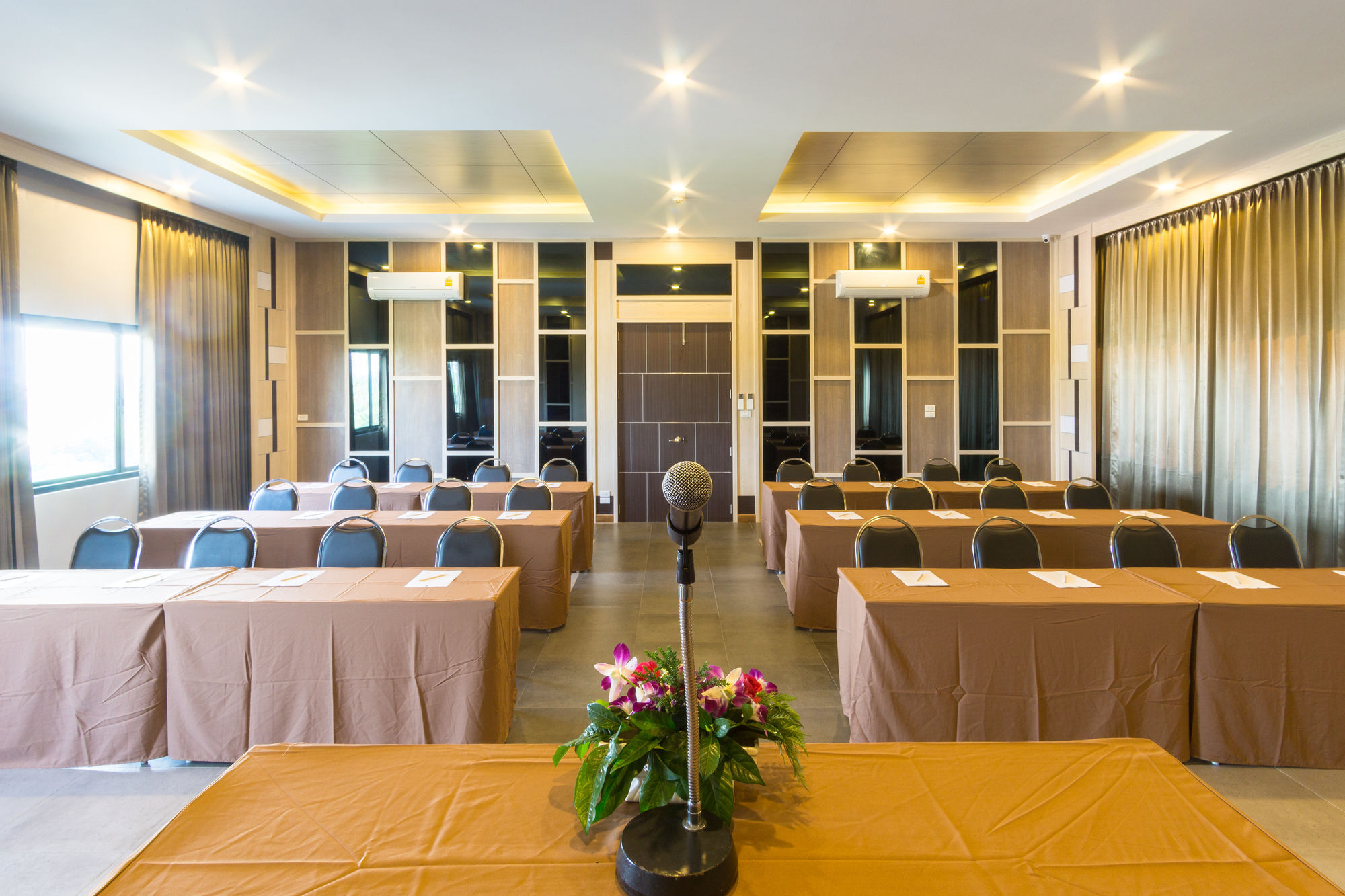 C Cha-Am Hotel Екстериор снимка