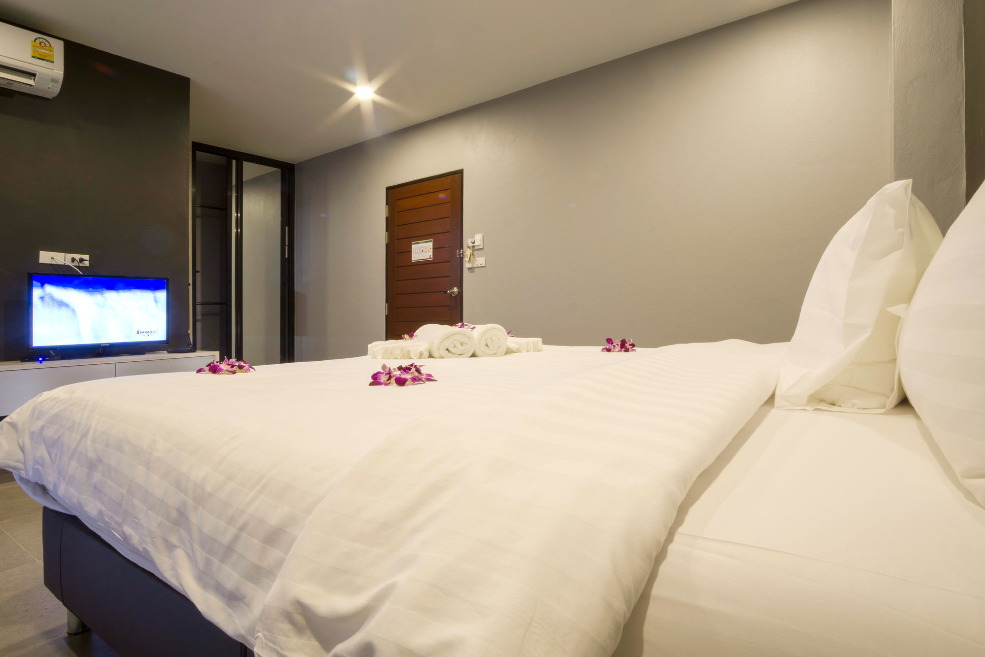 C Cha-Am Hotel Екстериор снимка