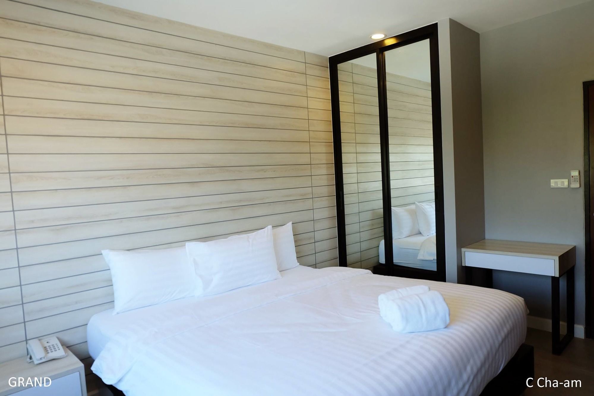 C Cha-Am Hotel Екстериор снимка