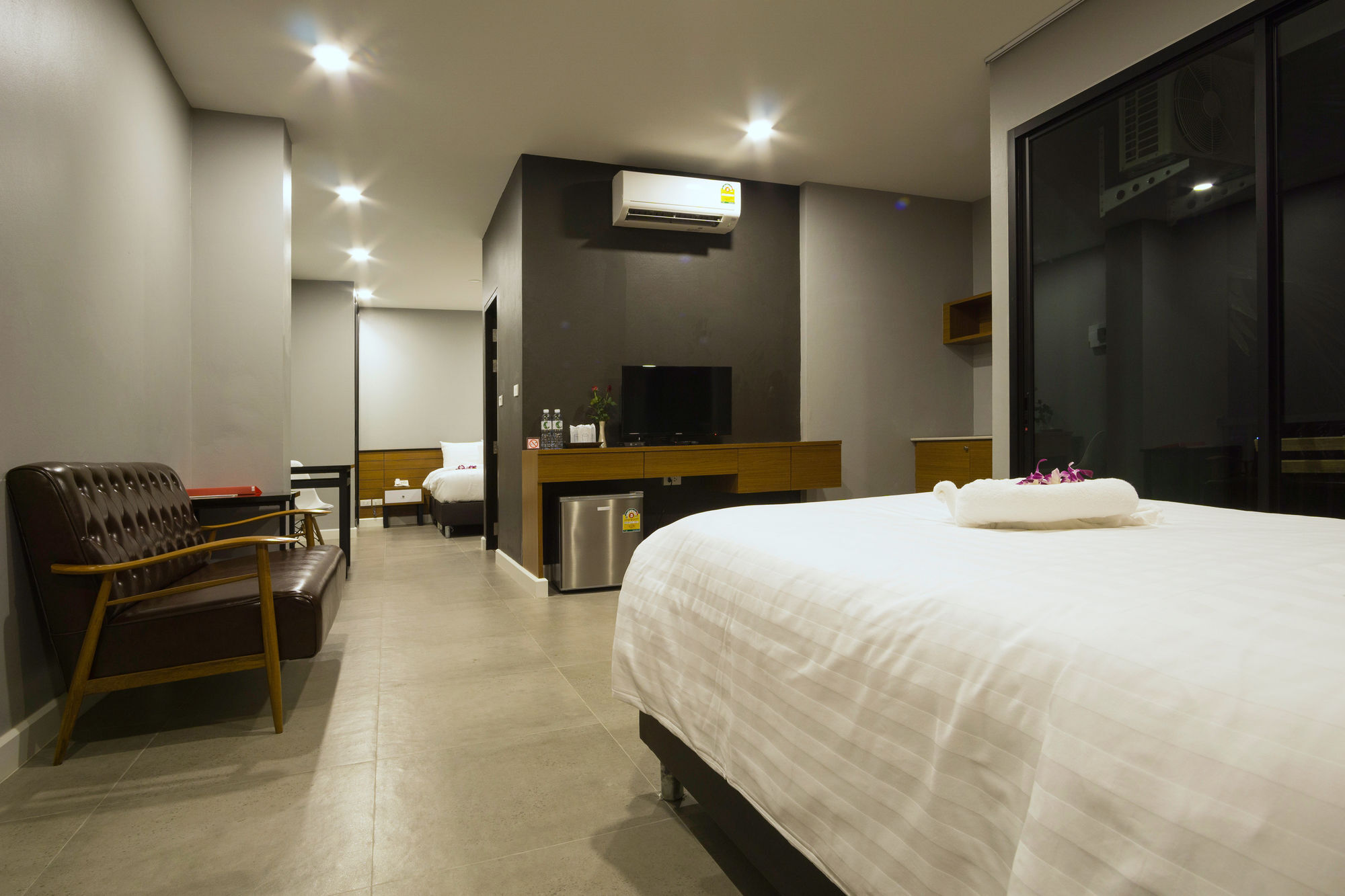 C Cha-Am Hotel Екстериор снимка
