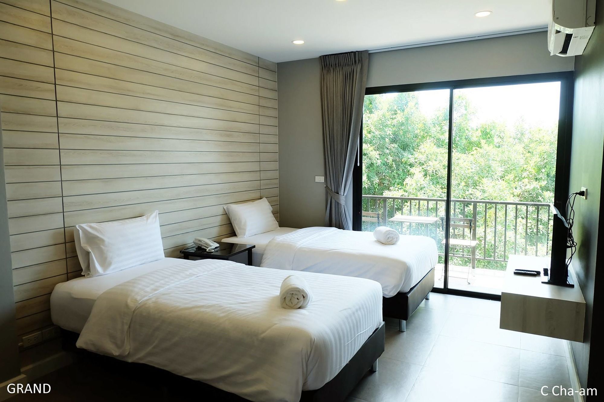 C Cha-Am Hotel Екстериор снимка