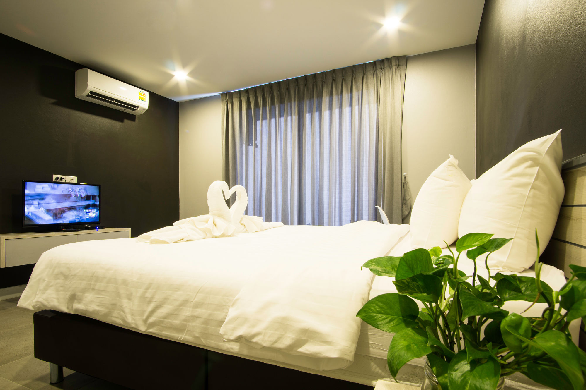 C Cha-Am Hotel Екстериор снимка