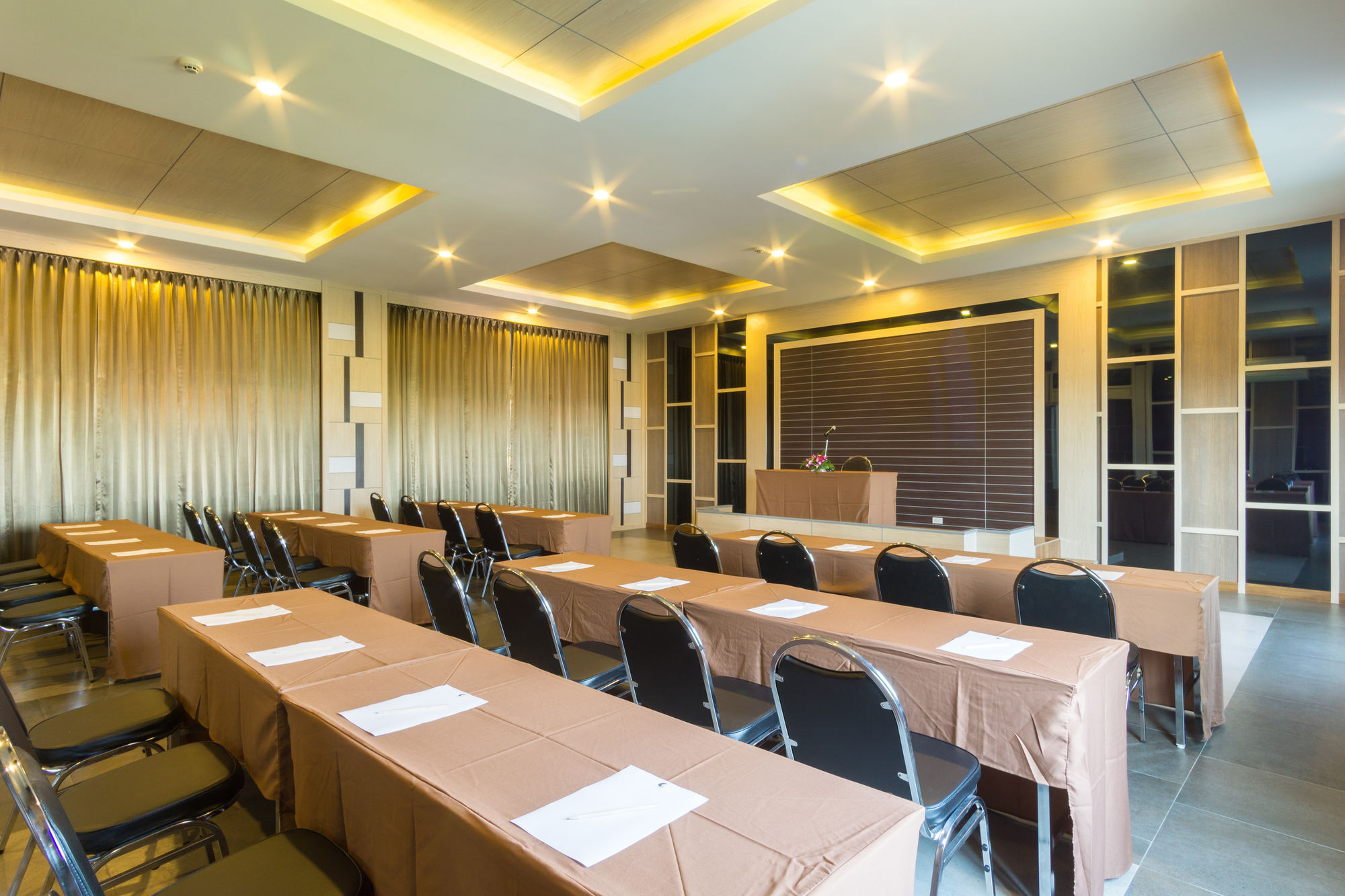 C Cha-Am Hotel Екстериор снимка