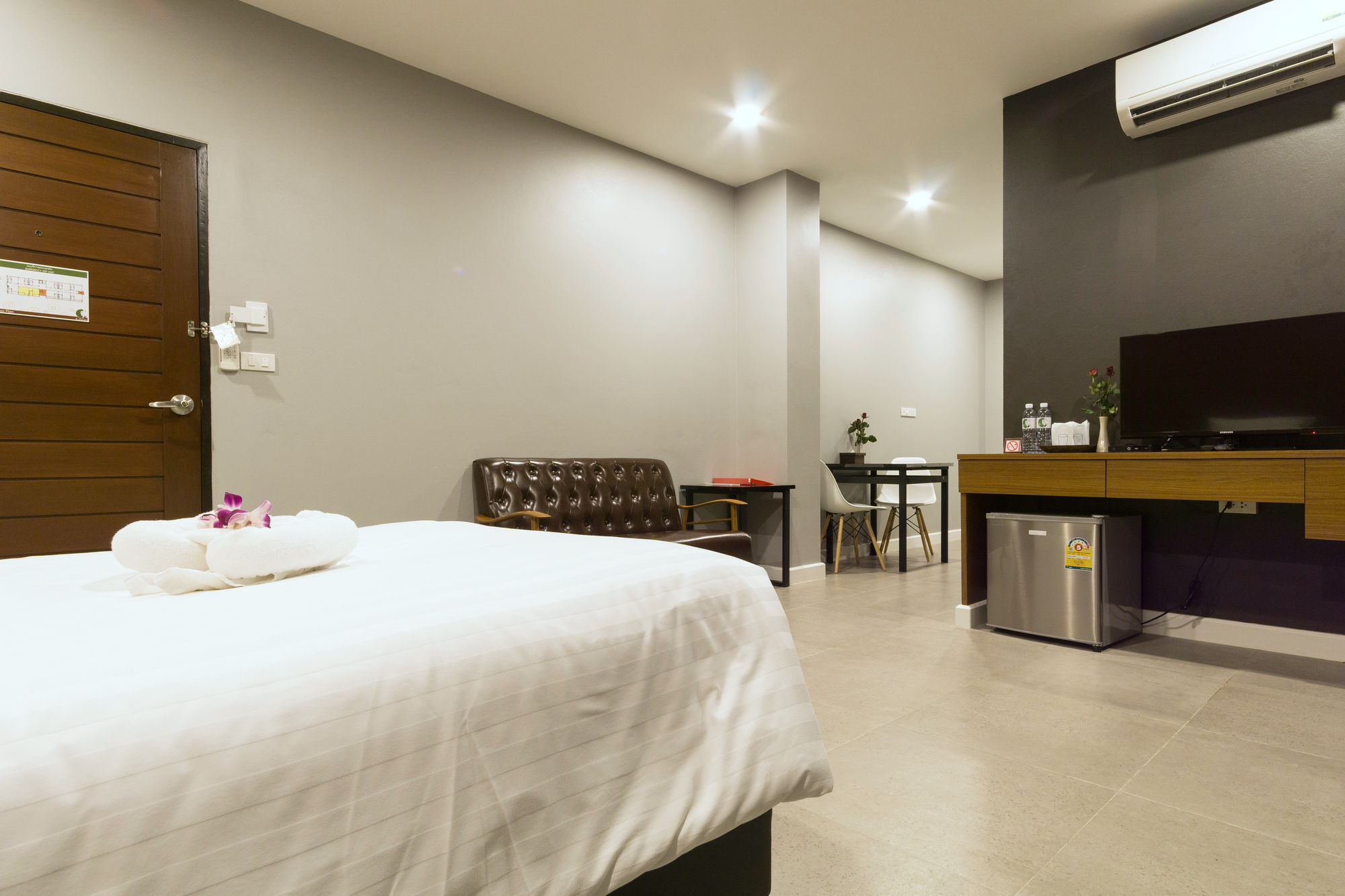 C Cha-Am Hotel Екстериор снимка